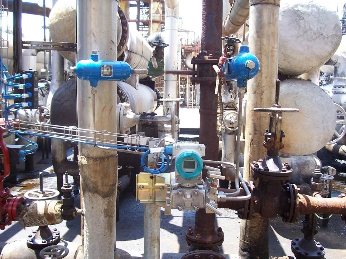 Oil refinery in the Caribbean (2005 and 2010)