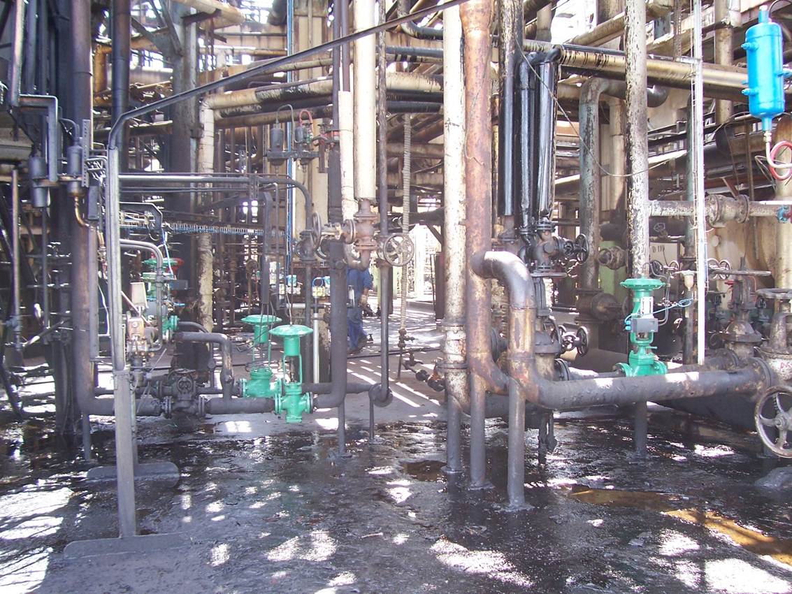 Oil refinery in the Caribbean (2005 and 2010)