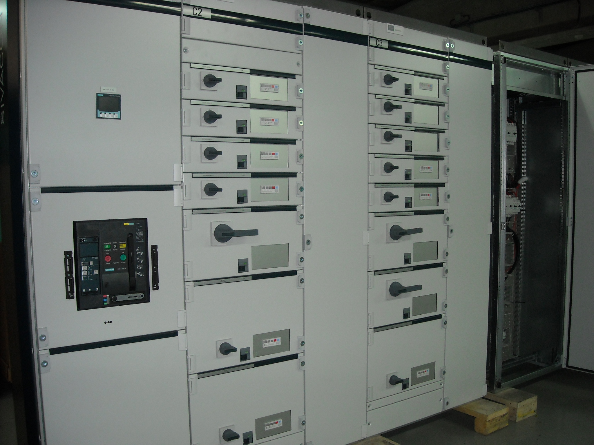 Oil refinery in the Caribbean: process steam production, two 25 t/h steam boilers (2012)