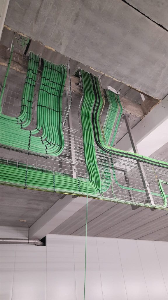Diseño y montaje de bandejas y canalizaciones eléctricas