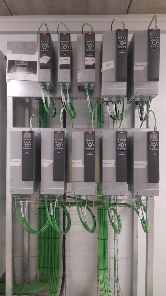 Variadores de frecuencia montados y cableados