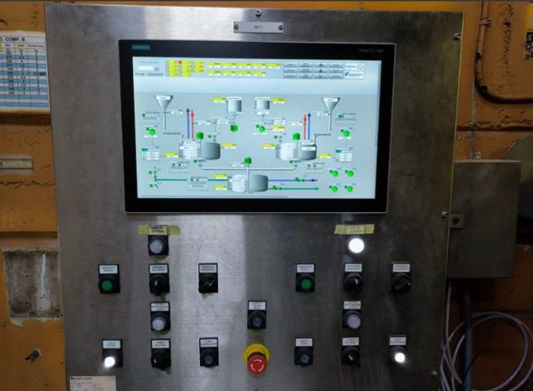 Después: Pupitre del horno: de los indicadores analógicos a una pantalla HMI en WinCC Unified